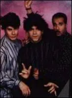 ISABELLE A LES YEUX BLEUS Dans la nuit noire, dans la nuit noire et obscure, obscure et sombre ...