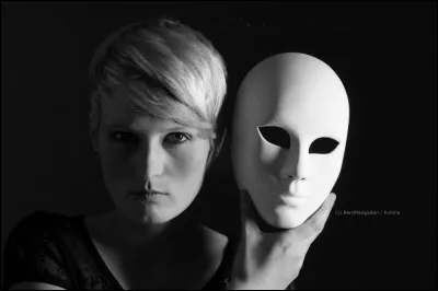 Comment peut-on définir la psychose et la névrose ?