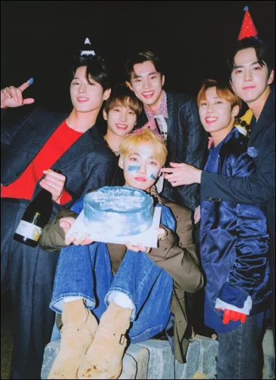 Qui sont les membres que nous pouvons voir sur cette photo ?