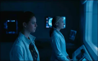 Après que Newt meure, que dit Teresa pour faire revenir Thomas auprès d'elle ?