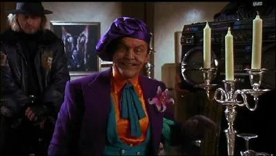 Le restaurant dans lequel doivent diner Vicky et Bruce fait aussi :