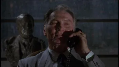 Le parrain de la pgre de Gotham se nomme :