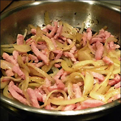 Quelle sp&eacute;cialit&eacute; de l�Alsace-Lorraine est une tarte &agrave; la cr&egrave;me, aux oignons et aux lardons ?