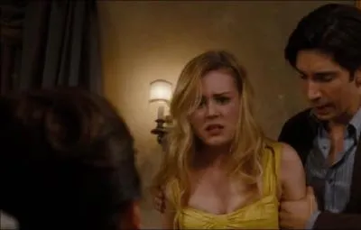 O Christine voit-elle l'oeil de la vieille dame lorsqu'elle est chez les parents de son fianc ?