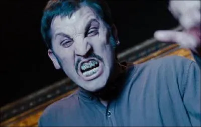 Qui se fait possder en premier par le dmon lors de la sance de spiritisme ?