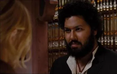 Inquite par cette attaque, Christine et son fianc, Clay, vont voir Rham Jas, un :