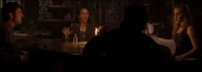 En tous combien d'humain se retrouve tour  tour possd par le Lamia lors de la sance de spiritisme ?