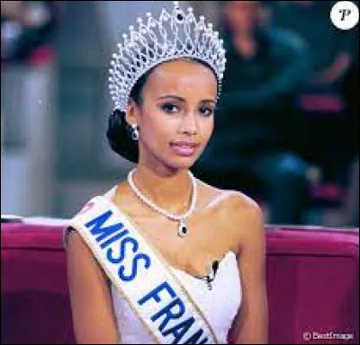 Comment s'appelle la Miss France de l'année 2000 ?