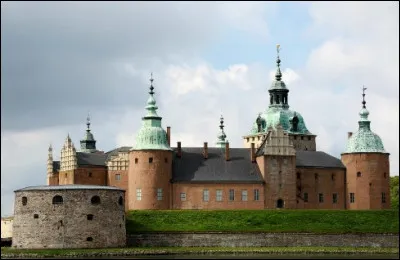 C'est dans le sud de la Suède, à Kalmar, que vous verrez ce château :