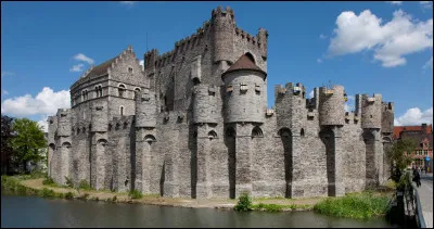 Dans quel pays irez-vous pour voir ce château édifié à la fin du XIIe siècle ?