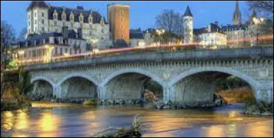 On retourne en France. Comment appelle-t-on les habitants de Pau ?