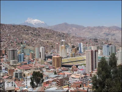 Capitale la plus élevée du monde. Je suis située à plus de 3 640 mètres d'altitude. Située en Amérique du Sud, au cur de la Cordillères des Andes. Je suis...