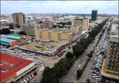 Kitwe, 500 000 habitants, est une ville d'...