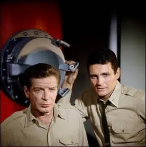 David Hedison tait le Capitaine Crane et Richard Basehart tait l'amiral Nelson du sous-marin atomique Le Neptune, dans quelle srie fantastique de Irwin Allen ?