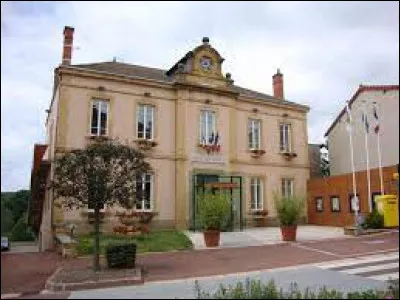 Nous sommes en Auvergne-Rhône-Alpes, à Saint-Denis-de-Cabanne. Commune de l'arrondissement de Roanne, elle se trouve dans le département ...