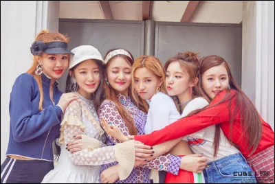 Une membre de ce groupe a failli être engagée dans l'un des groupes les plus connus dans le monde, qui est la membre en question et le groupe ?