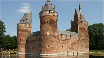C'est en Belgique que vous verrez ce château édifié au début du XIVe siècle :