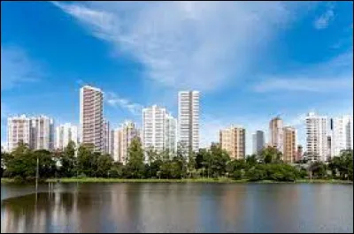 Londrina, 500 000 habitants, est une ville d'...