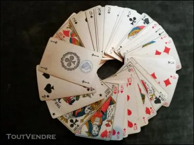 Combien de tours possède l'enceinte de Carcassonne ?