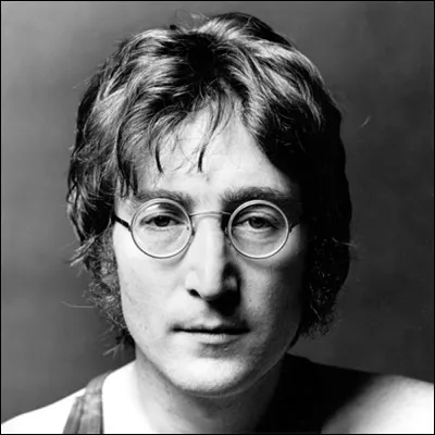 John Lennon faisait partie d'un groupe de musique mais lequel ?