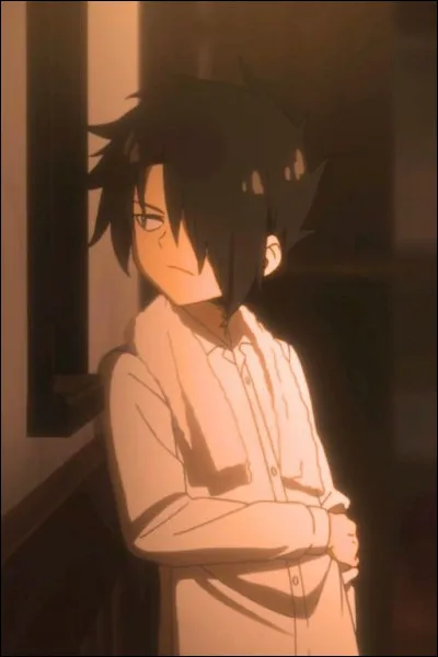 Qui Ray soupçonne-t-il d'abord d'être la taupe ?