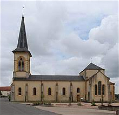 Je vous propose de commencer notre balade devant l'église Saint-Honorat, à Avrilly. Commune d'Auvergne-Rhône-Alpes, dans l'arrondissement de Vichy, elle se situe dans le département ...