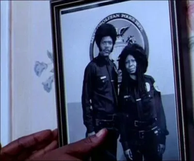 Qui incarne le sergent Billie York, ancienne co�quipi�re de Wes ?