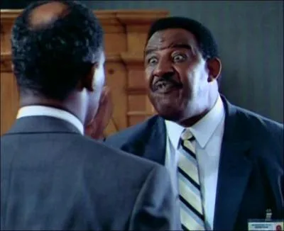 Quelle est la particularit� du commissaire ?