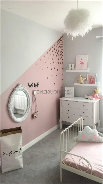 Ta mère doit venir dans 15 minutes et ton appartement est carrément dérangé. Que fais-tu immédiatement ?