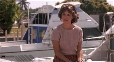 Je suis interprète dans le film "Absence de malice".
Je m'appelle :