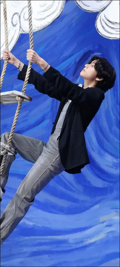 Avec quelle chanson les BTS ont-ils fait leur début officiellement ?