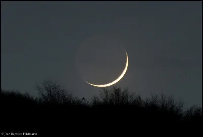 Quand la lune est comme ceci, on dit qu'elle est...