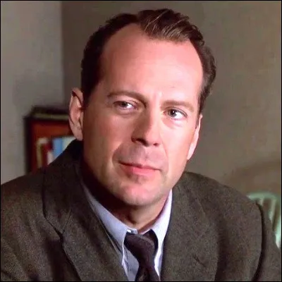 Dans quel film Bruce Willis incarne-t-il un psychologue aidant un enfant qui voit des morts ?