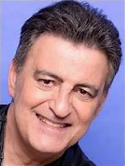 Qui est ce Phil, auteur-compositeur, interprète, né le 2 février 1957 à Bône ?