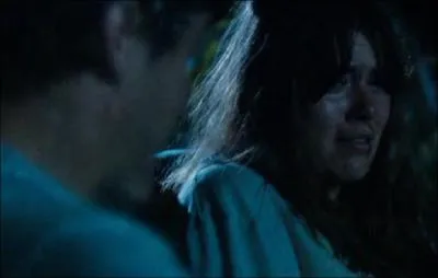 Qui est cette femme qu'il recueille lors de sa poursuite ?