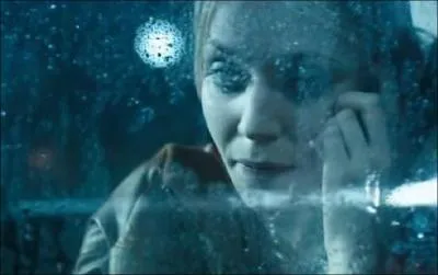 Que dit Beth  son amie au tlphone pendant que Zack remet de l'essence ?