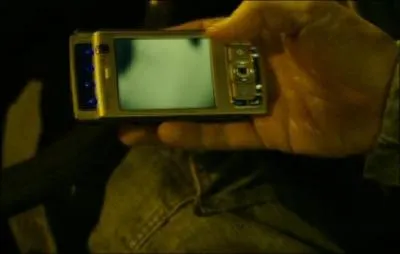 Lors d'un arrt momentan, Zack descend et prend une photo en cachette. Qu'y a-t-il dessus ?