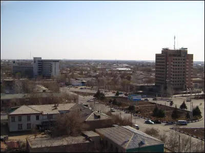 Noukous, 320 000 habitants, est une ville d'...