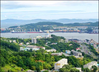 Nakhodka, 140 000 habitants, est une ville d'...