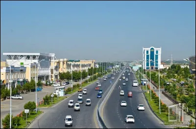 Namangan, 450 000 habitants, est une ville d'...