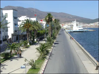 Nador, 170 000 habitants, est une ville d'...
