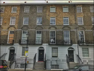 Qu'est-ce qui entoure ton école ?