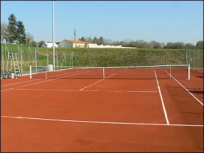 Revêtement dur, poreux et granuleux des courts de tennis :