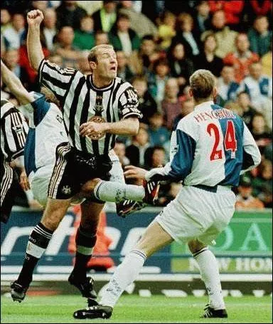 En football, quelle est la sanction encourue par un amateur pour coups  un arbitre ?