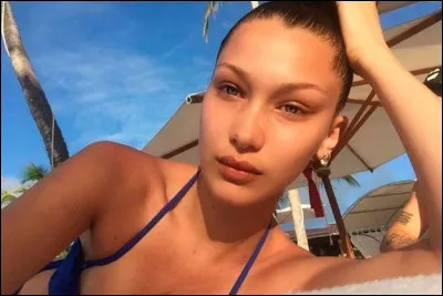 Tranquille sur une chaise longue, elle bronze ! La connais-tu ?