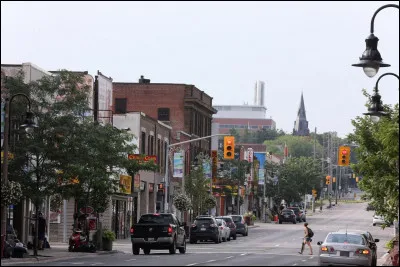 Oshawa, 160 000 habitants, est une ville d'...