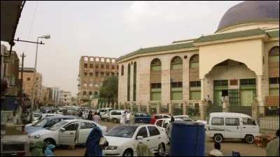 Omdourman, 1,2 million d'habitants, est une ville d'...