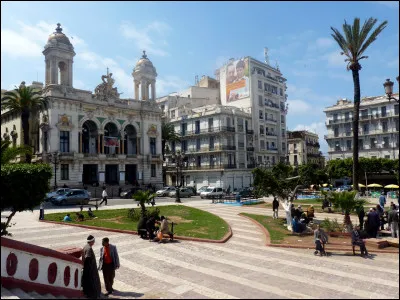 Oran, 600 000 habitants, est une ville d'...