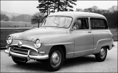 Quel est le nom de cette Aronde, un "break de chasse" bénéficiant d'une large surface vitrée ?