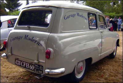 Quel est le nom de cette Aronde, une fourgonnette tôlée avec fenêtrons ?
